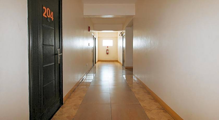 RedDoorz @ Golden Skye Hotel Guagua