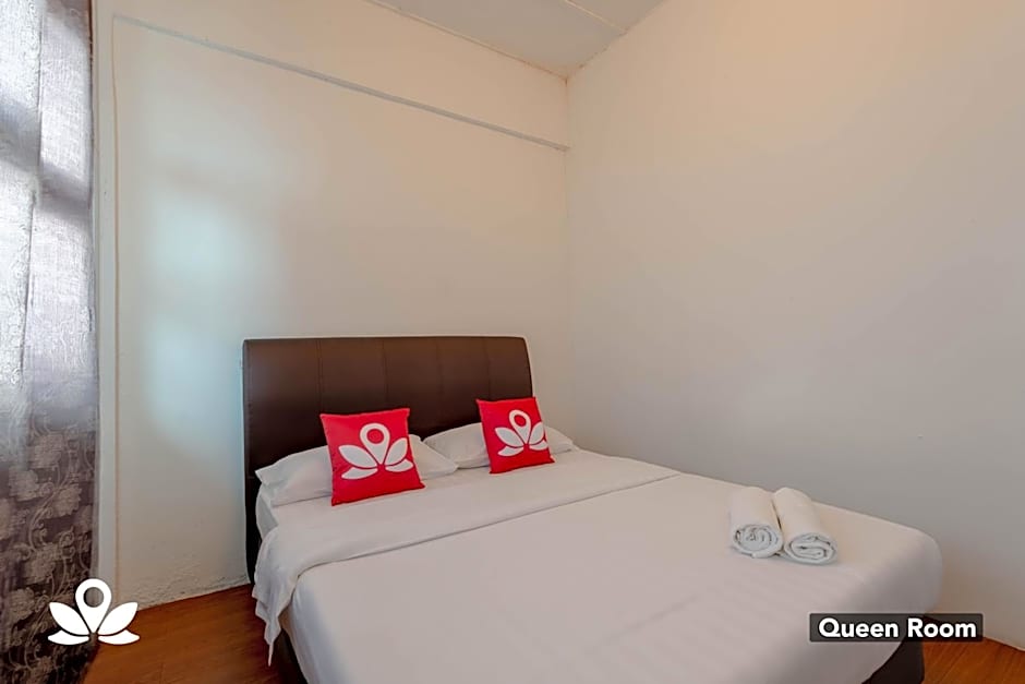 Photo 1 of 4 of 1 Queen Bed