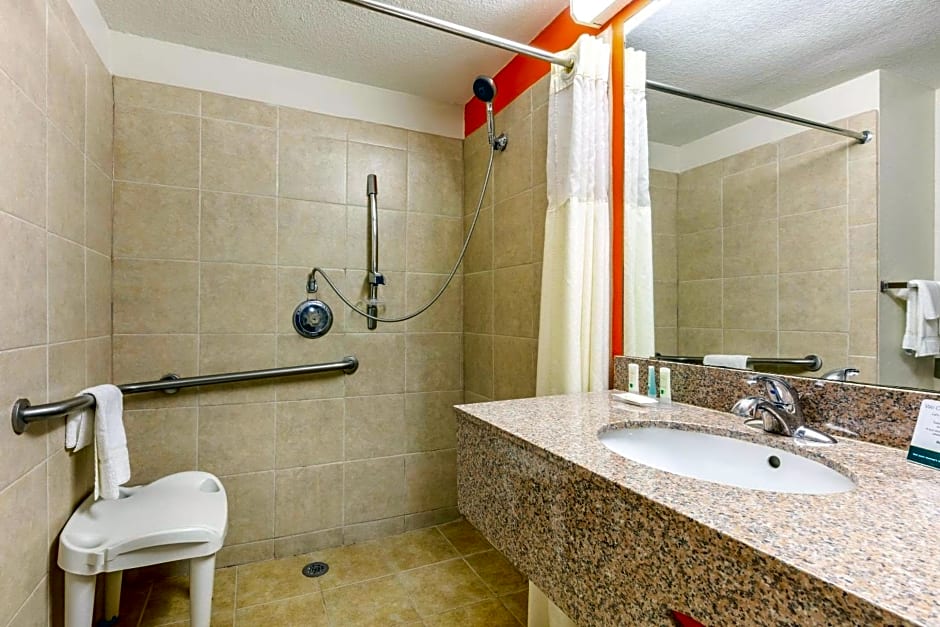 Quality Inn Auburn Campus Area I-85