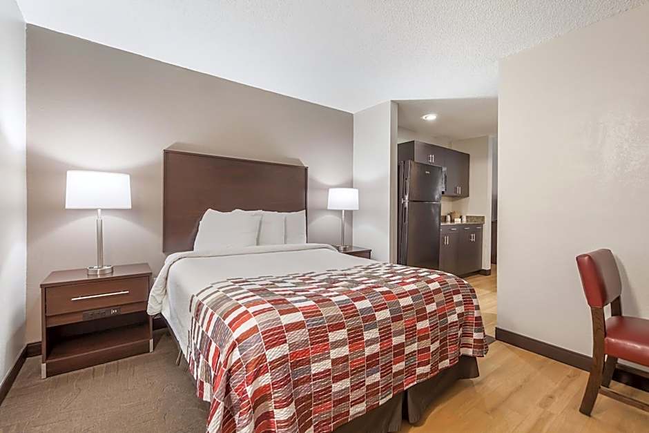 Red Roof Inn & Suites Omaha - Council Bluffs