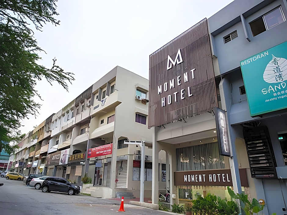 Moment Hotel