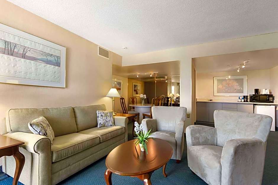 Ramada on the Bay Conference Resort Belleville