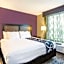 La Quinta Inn & Suites by Wyndham Clearwater South