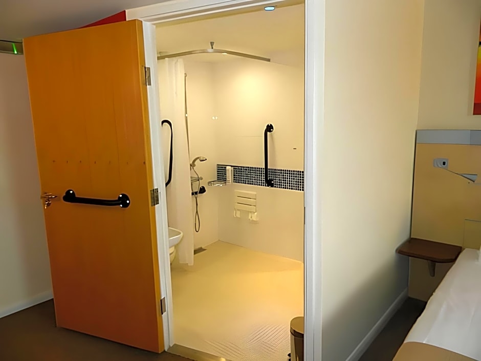 Holiday Inn Express Cardiff Airport By IHG