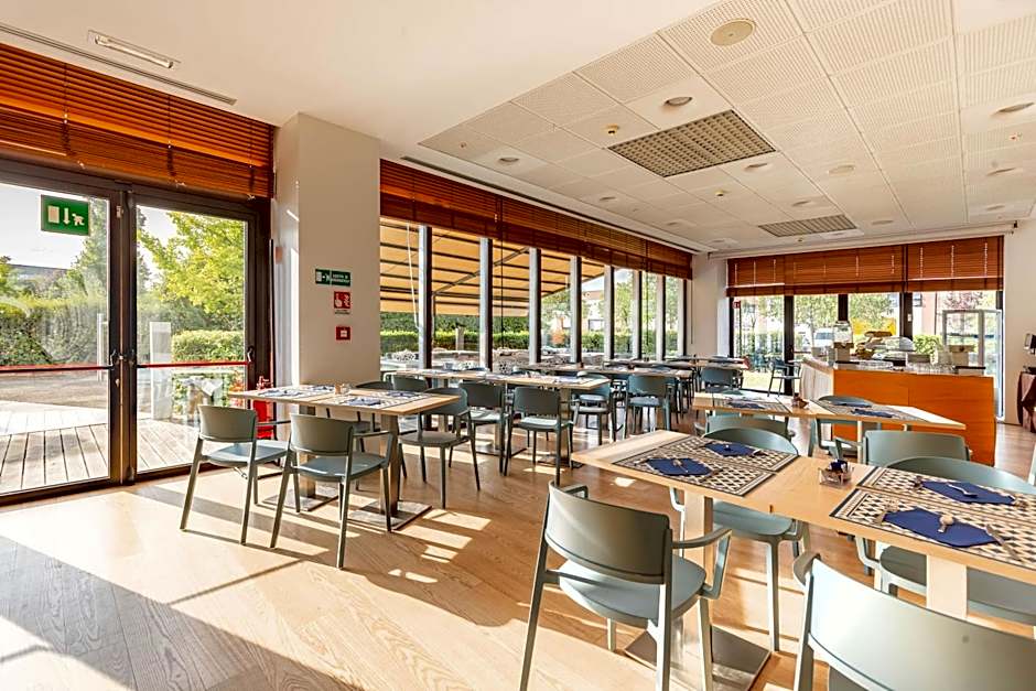 NEW IPOINT HOTEL