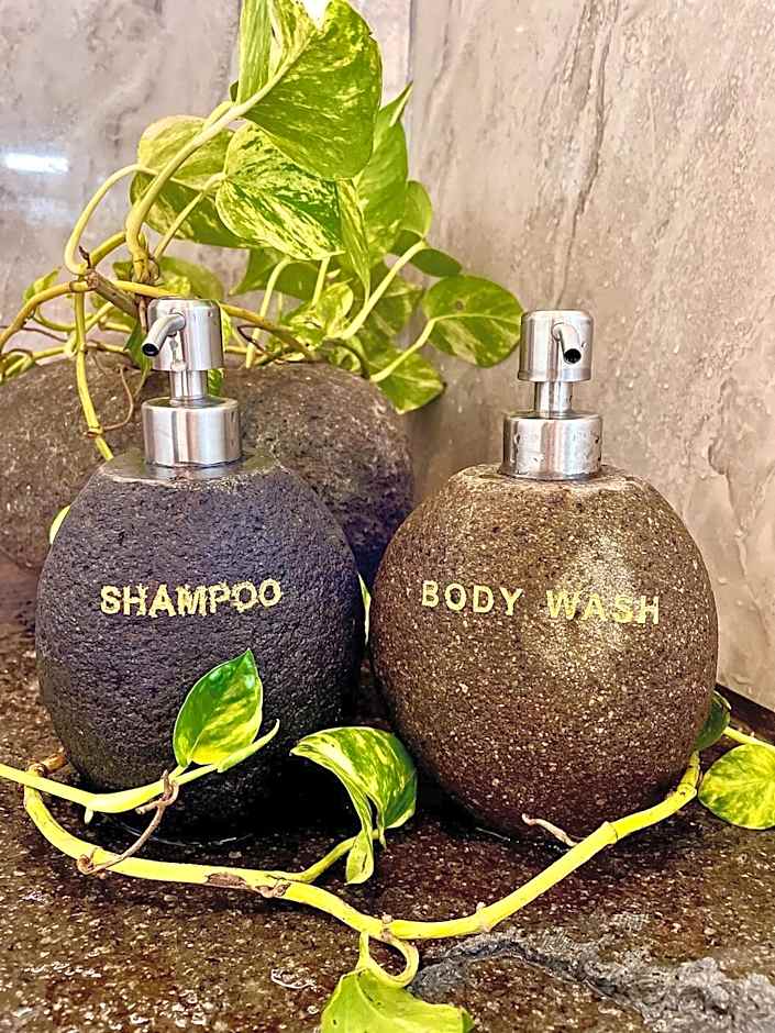 Ocean Suite By A&J - Exceptional Beachfront Apartment - Candidasa