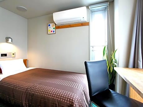 Single Room with Shower - Smoking - Small Dog Friendly