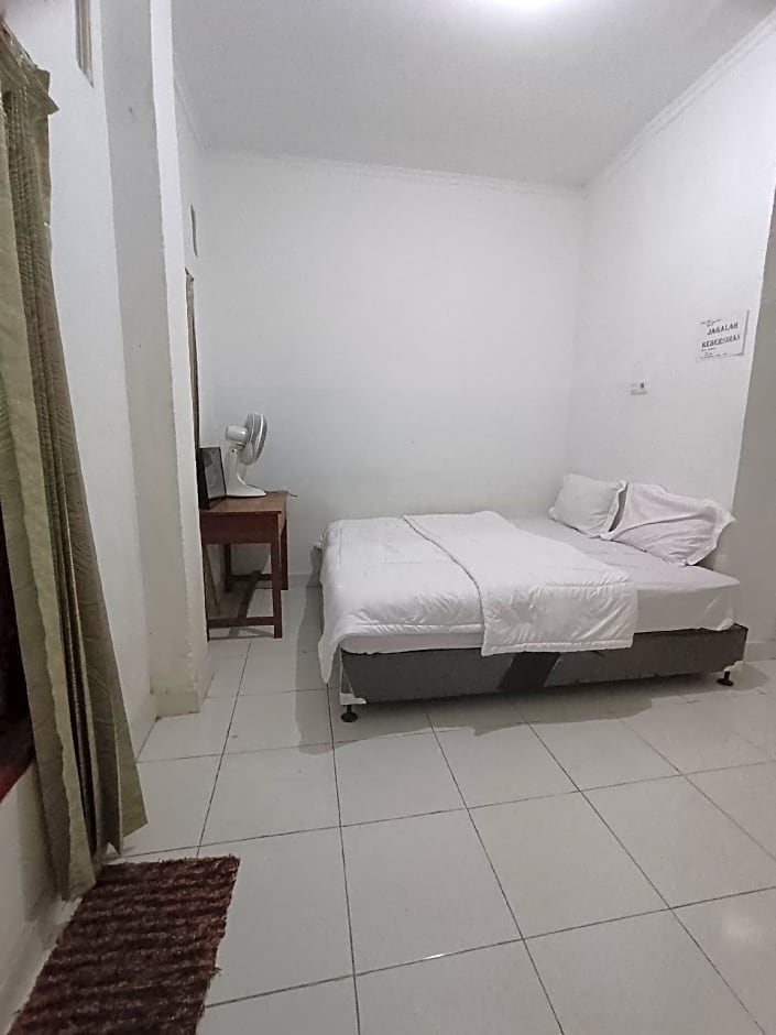 SPOT ON 92498 Fanni Homestay