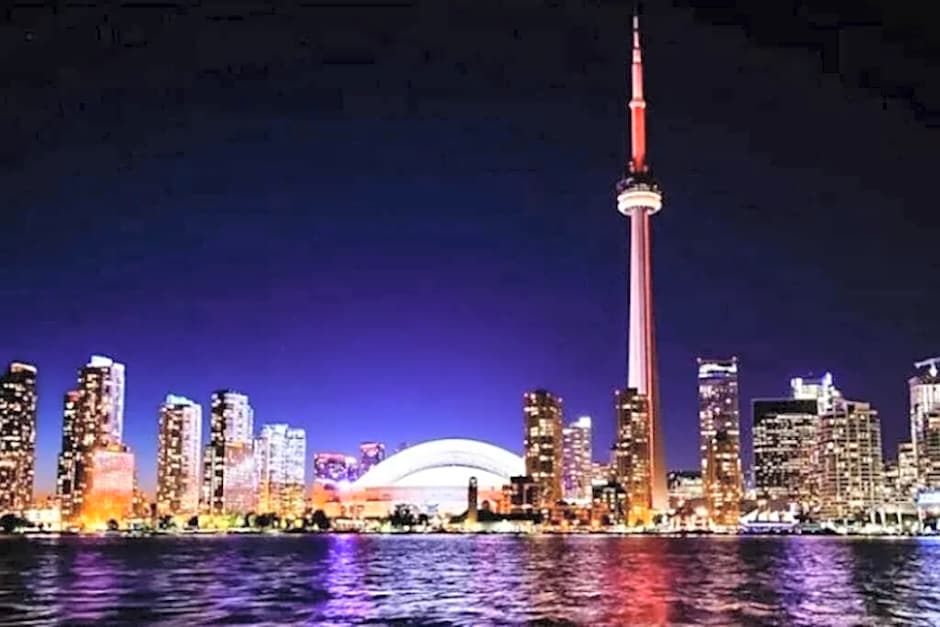 Superb Spacious Loft Old Toronto near Distillery District