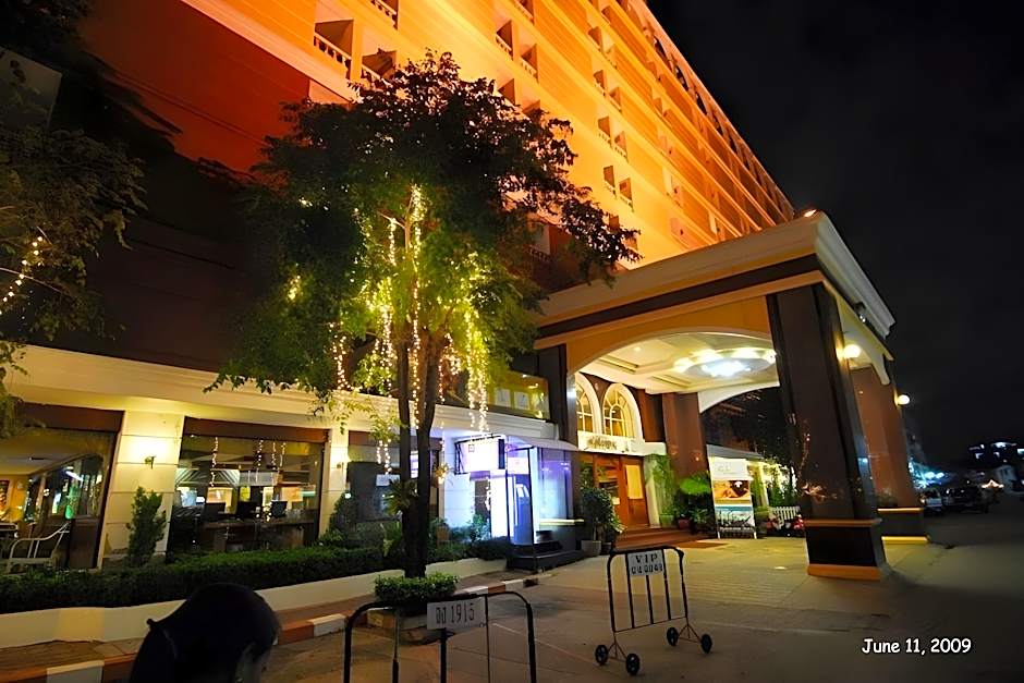 The Niran Grand Hotel