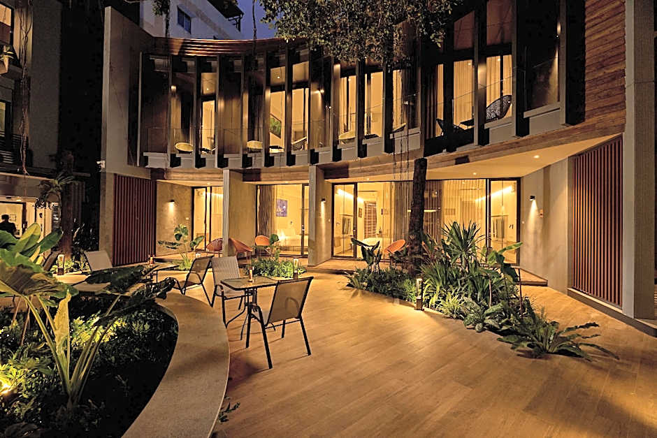 Red Door Samsen Hotel