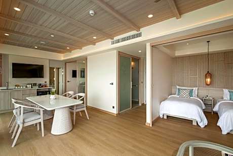 Seaview Penthouse Family Pool Suite