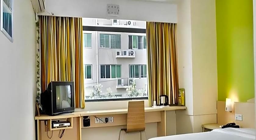 7 Days Inn Luoyang Wangcheng Park Metro Station