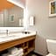 La Quinta Inn & Suites by Wyndham San Antonio Seaworld LAFB