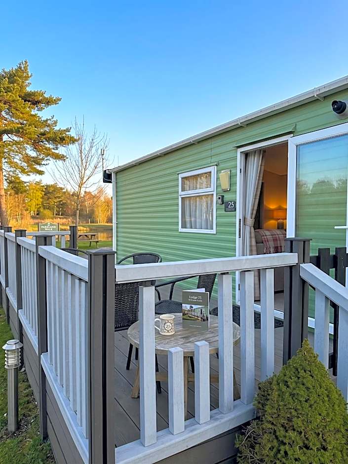 2 Bedroom Lakeview Lodge - Ensuite & Balcony Deck