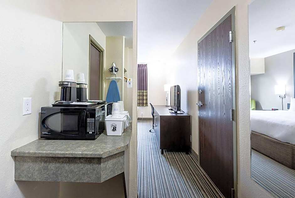 Super 8 by Wyndham Truro NS