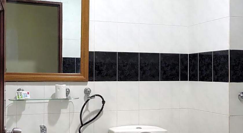 The Upper Deck Hotel