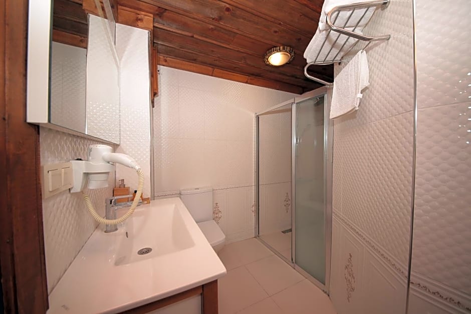 KARAÜZÜMLER KONAĞI