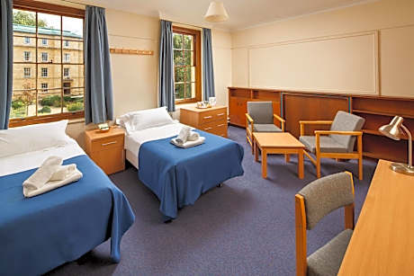 Standard Twin Room with Shared Bathroom