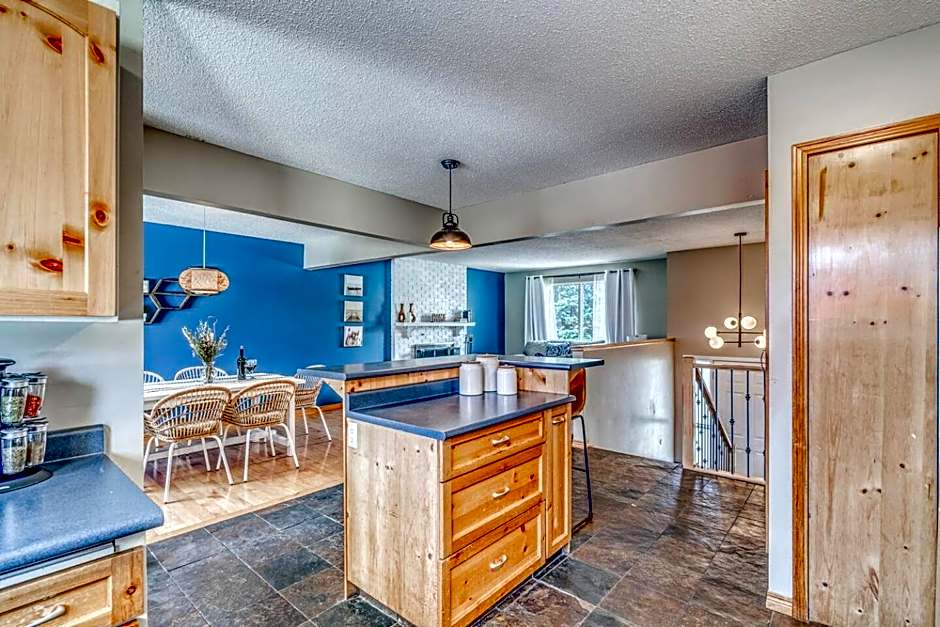 Boho Retreat w/King Bed on Bow River Pathway