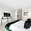 Beverly Hills Glamour Oasis 2 BR Apt with Parking 304