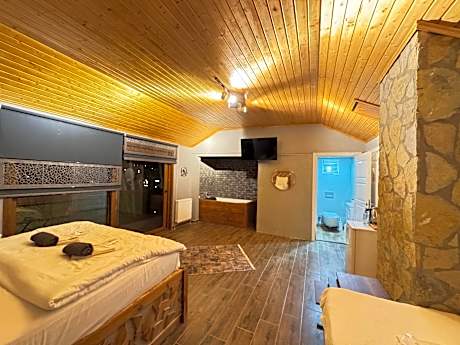 Deluxe - 1 King Bed, Smoking