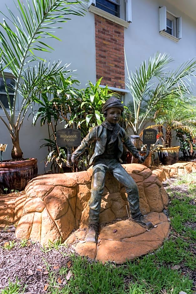 Richard's Motel Studios