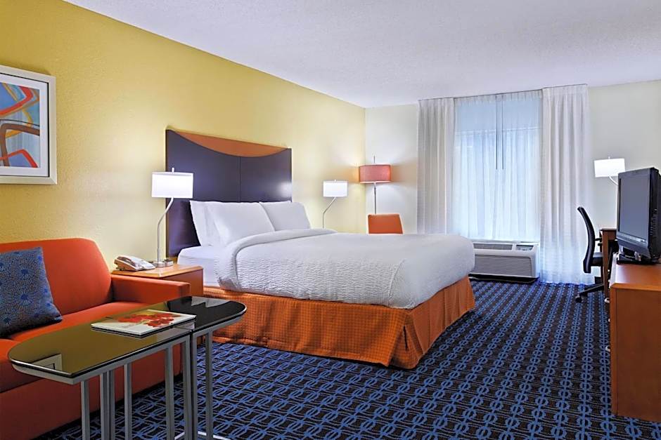 Fairfield Inn & Suites by Marriott Charlotte Arrowood