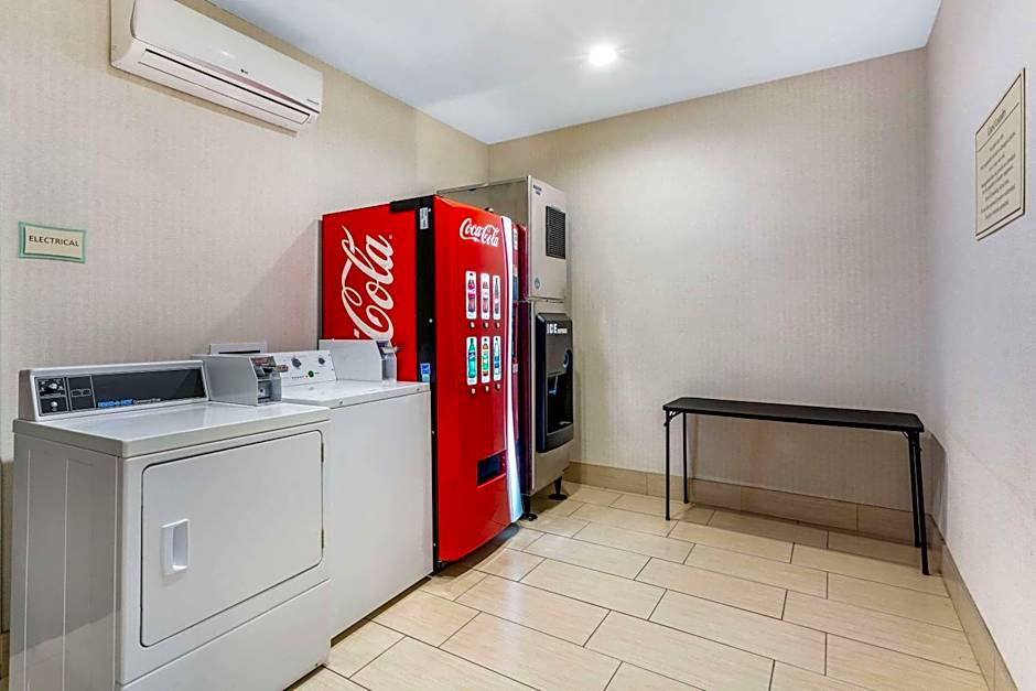 La Quinta Inn & Suites by Wyndham Odessa North-Sienna Tower