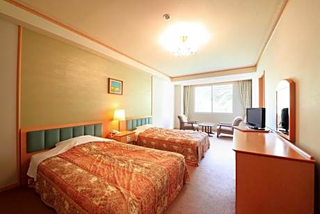 Superior Twin Room with Tatami Area - Non-Smoking