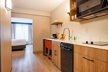 King Studio with Kitchenette - Non-Smoking