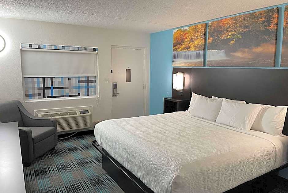 Days Inn by Wyndham Calhoun GA I-75 and US-41 