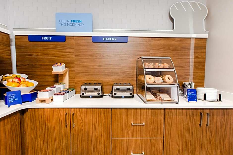 Holiday Inn Express & Suites West Edmonton-Mall Area By IHG