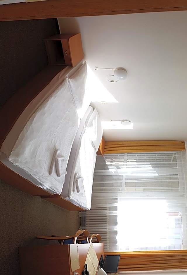 Photo 1 of 5 of Single Room