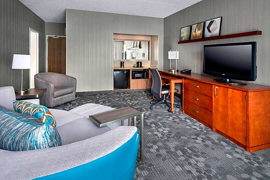 Courtyard by Marriott Newark Liberty International Airport