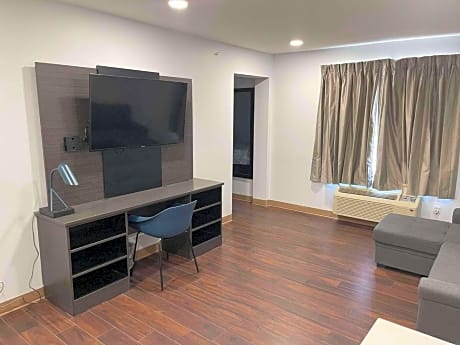 Deluxe Queen Room with Two Queen Beds - Non-Smoking