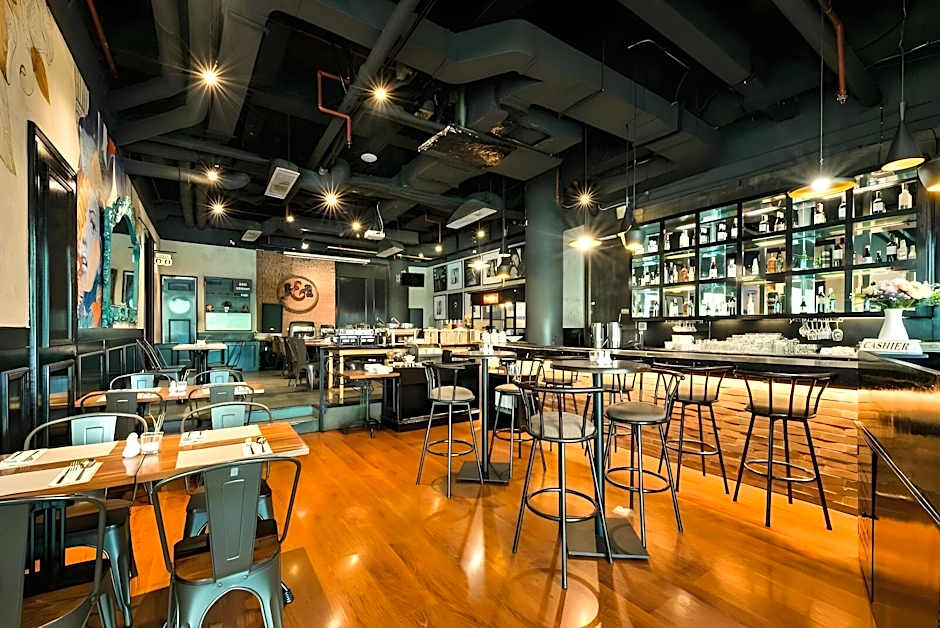 MaxOne Hotels Premier Melawai