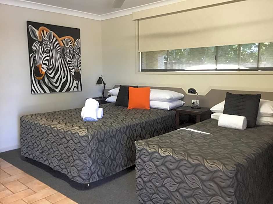 Golden Palms Motor Inn