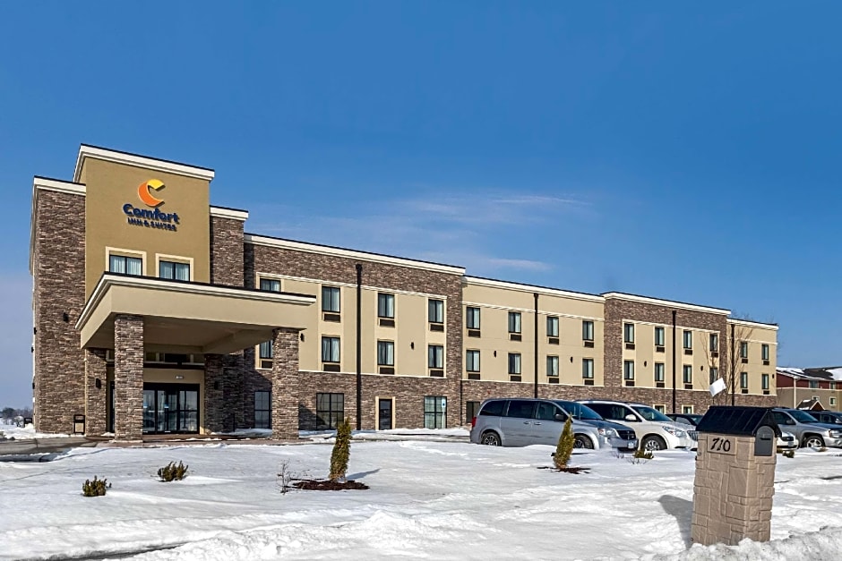 Comfort Inn & Suites Cedar Rapids CID Eastern Iowa Airport