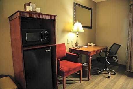 King Room with King Bed - Non-Smoking