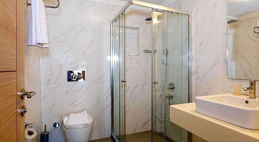 Moonshine Hotel & Suites