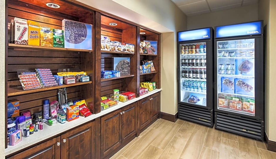 Hampton Inn & Suites Pensacola I-10 N at University Town Plaza