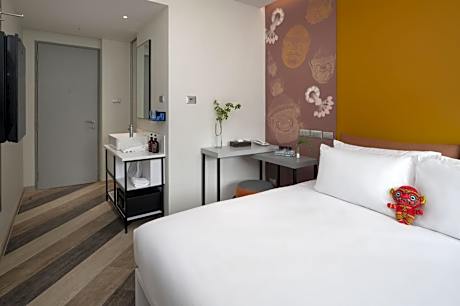 Snooze Blackout Room