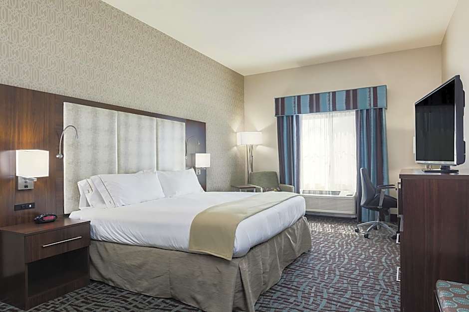 Holiday Inn Express & Suites Eureka By IHG