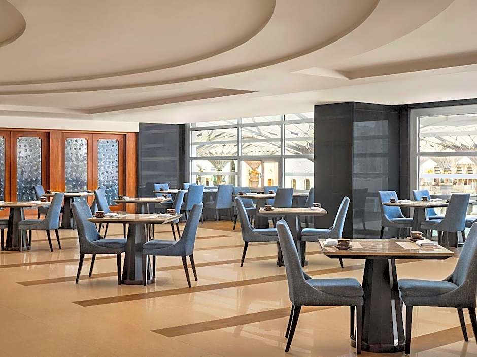 Anwar Al Madinah Movenpick Hotel