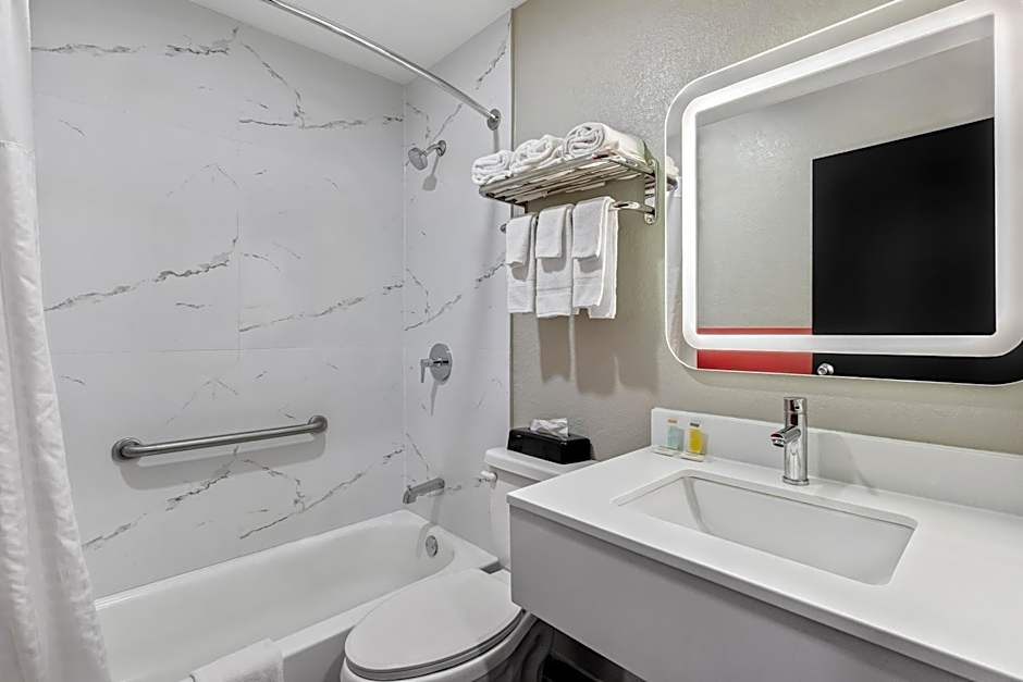 Super 8 by Wyndham Lewiston Auburn Area