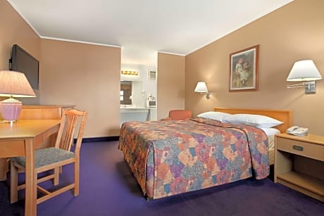 1 Queen Bed Non-Smoking