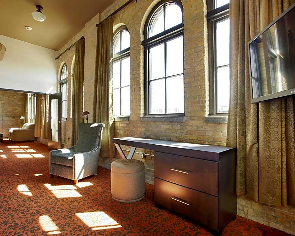 Brewhouse Inn And Suites