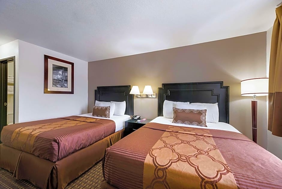 Econo Lodge Inn & Suites