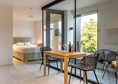 Mavue kamer met terras